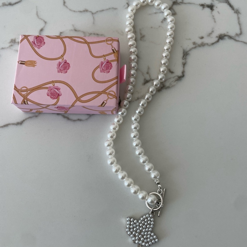 Charming women’s Pearl Necklace with Ivy Pendant - Picture 3 of 3